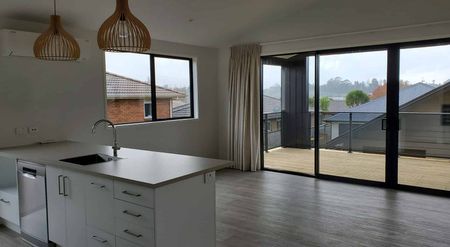 Modern 3 Bed home near Grace Hospital - Photo 2