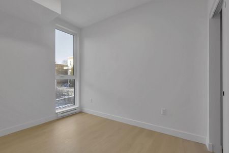 Grace Condos - Photo 2