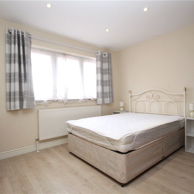 Ramsey Close, Greenford, UB6 0SU - Photo 1
