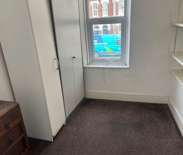 Room in a Shared House, Bickersteth Road, SW17 - Photo 6