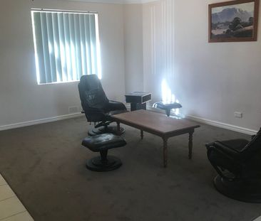 Low maintenance furnished unit - Photo 1