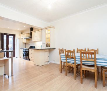 4 bedroom house to rent - Photo 2