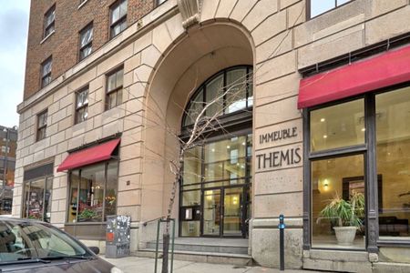 Luxueux condo d’environ 1200 pc au 9e étage, comprenant 2 chambres & 2 salles de bains, offert à louer avec électros inclus - Photo 2