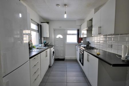 1 bedroom in a house share to rent - Photo 5