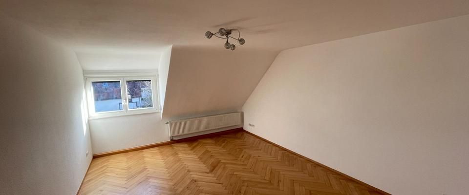 Schöne ruhige 2,5 Zimmer DG-Wohnung, Einbauküche in S-Sillenbuch - Photo 1