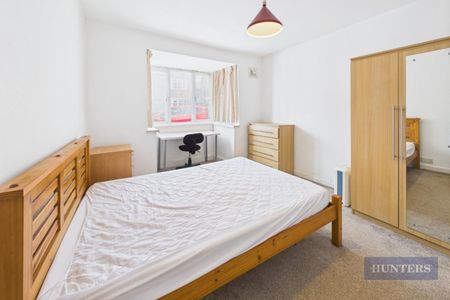 1 bedroom Flat To Let - Photo 2