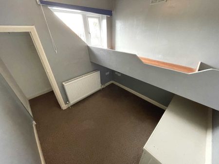 Lees Road, Ashton Under Lyne - Photo 3