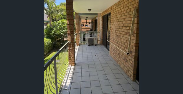 Light, Breezy and Conveniently Located - Photo 1