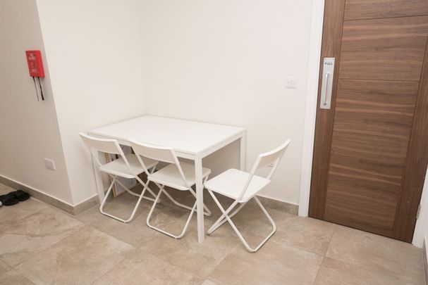 Room 5, 23 Bridgewater Road Wembley HA0 1AQ - Photo 1