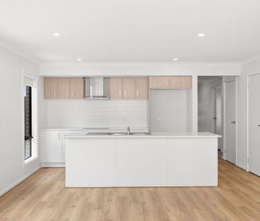 Stylish Family Living in Fairway Meadows - Photo 4