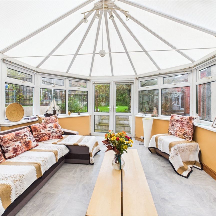 Wootton Road, - Photo 1