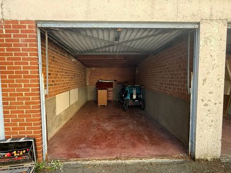 Appartement met 3 slaapkamers, balkon en garage nabij het centrum - Photo 2