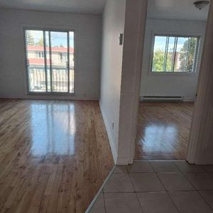 4 1/2 St. Leonard Viau/Lavoisier $1500 - Photo 2