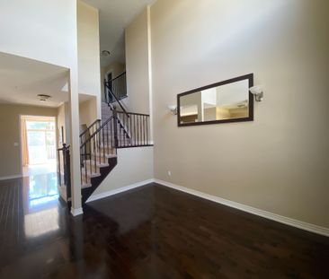 For Lease - 2329 Blue Oak Circle, Oakville, Ontario - Photo 2