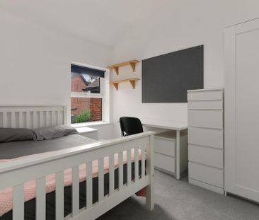 4 bedroom terraced house to rent - Photo 2