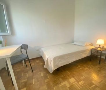 Calle del Hornero, Madrid, Community of Madrid 28019 - Photo 1