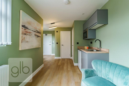 1 bedroom in a house share to rent - Photo 2