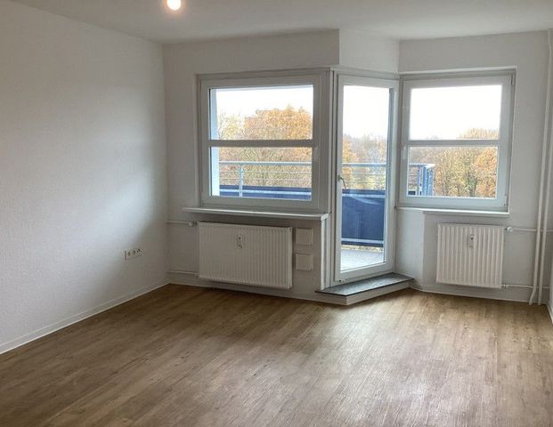 Wir haben renoviert für Sie! Top 2,5 Zimmer Wohnung mit Balkon und Aufzug! - Foto 1