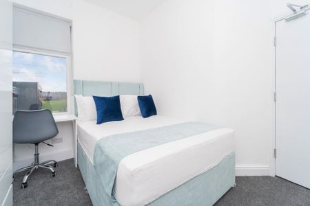 3 bedroom flat to rent - Photo 2