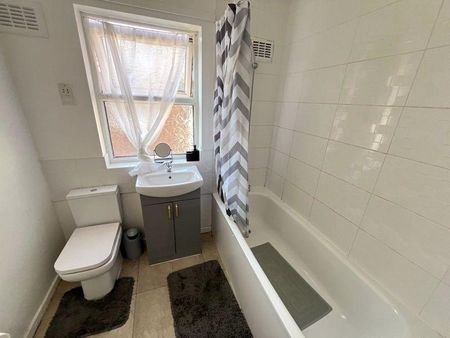 3 bedroom terraced house to rent - Photo 3