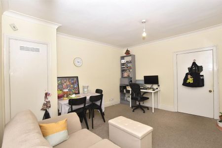 1 bedroom parking to rent - Photo 4