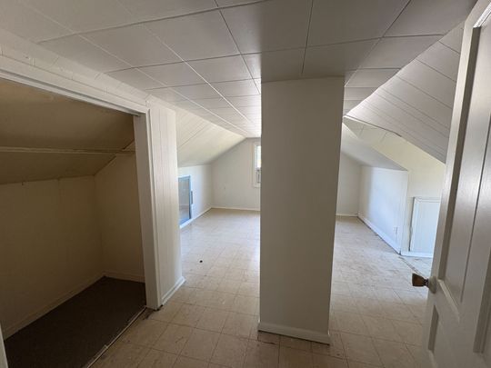 For Lease - 779 Indian Road Unit# Upper, Mississauga, Ontario - Photo 1