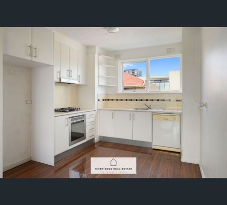 3/17 Gordon Street, Footscray, Vic 3011 - Photo 2