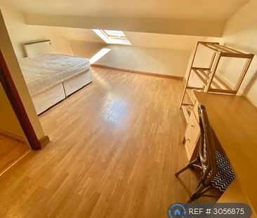3 bedroom flat to rent - Photo 6