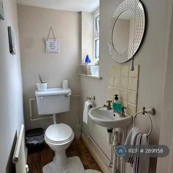 4 bedroom detached house to rent - Photo 1