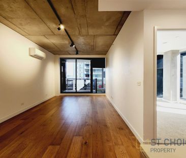 Amazing two bedroom apartment in the heart of Docklands - Photo 1