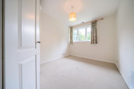 2 bedroom maisonette to rent - Photo 4