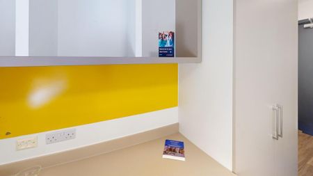 1 bedroom in a flat share to rent - Photo 5