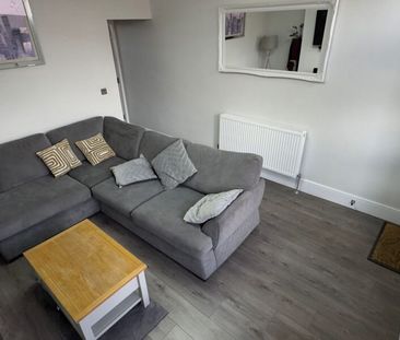 Room 6, St Lukes Crescent, Leeds, LS11 8LA - Photo 2