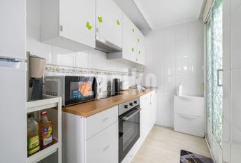 Bright two-bedroom apartment just a stone-throw from the beach