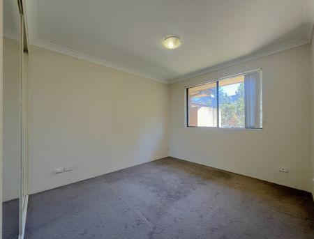 Spacious Two Bedroom Apartment ** Available Now ** - Photo 2