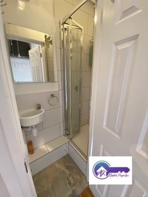 1 bedroom in a flat share to rent - Photo 1