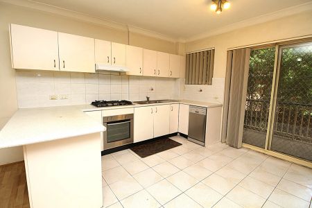 Well presented two bedroom unit! - Photo 5