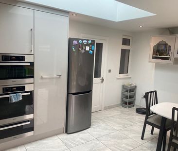 3 Bed Semi-Detached House, Lily Gardens, HA0 - Photo 6