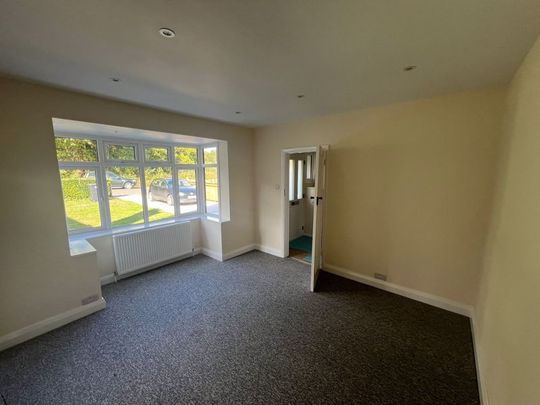 Saunders Lane, Woking - Photo 1