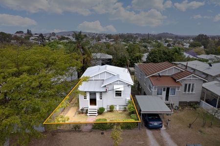 Cute as a Button! - Photo 2