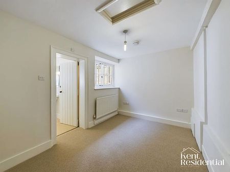 2 bed flat to rent in Deanery Gate, Rochester, ME1 - Photo 4