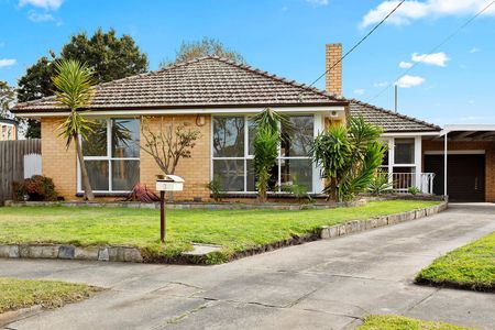 4 Bedroom Home in Quiet Court - Photo 4