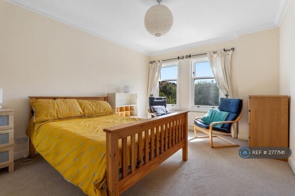 3 bedroom flat to rent - Photo 1