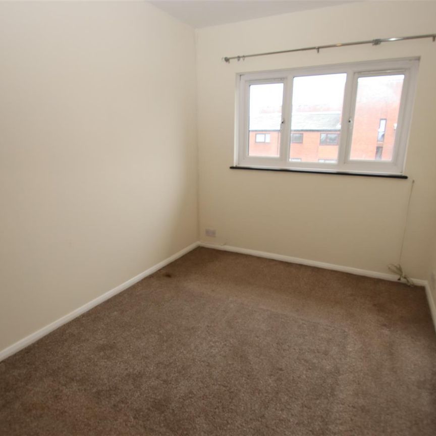 2 bedroom Flat to let - Photo 1