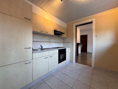 Prima gelegen ruime driegevel woning met garage en tuintje. - Foto 4