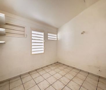 Location Maison 4 pièces 79m² LES ABYMES 97139 - Photo 1