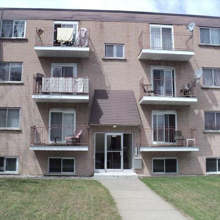 LONGUEUIL , 4 1/2 SECTEUR COLLECTIVITE NOUVELLE TOUT RENOVÉ - Photo 3