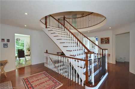 For Lease - 1609 Pilgrims Way, Oakville, Ontario - Photo 2