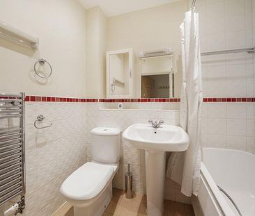 2 bedroom block of apartments to rent - Photo 6