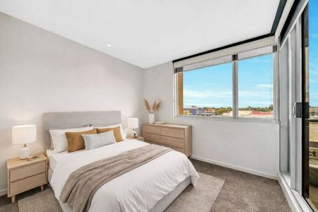 Stylish and Modern Apartment - Photo 2